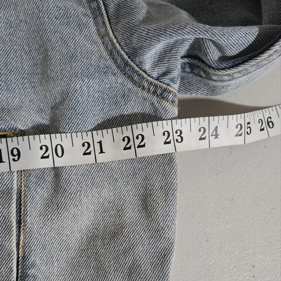 NWT Wild Fable Oversized Distressed Classic Denim Jacket Size L - Picture 11 of 11